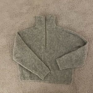 Aritzia grey Wilfred Free soft sweater. Size Medium